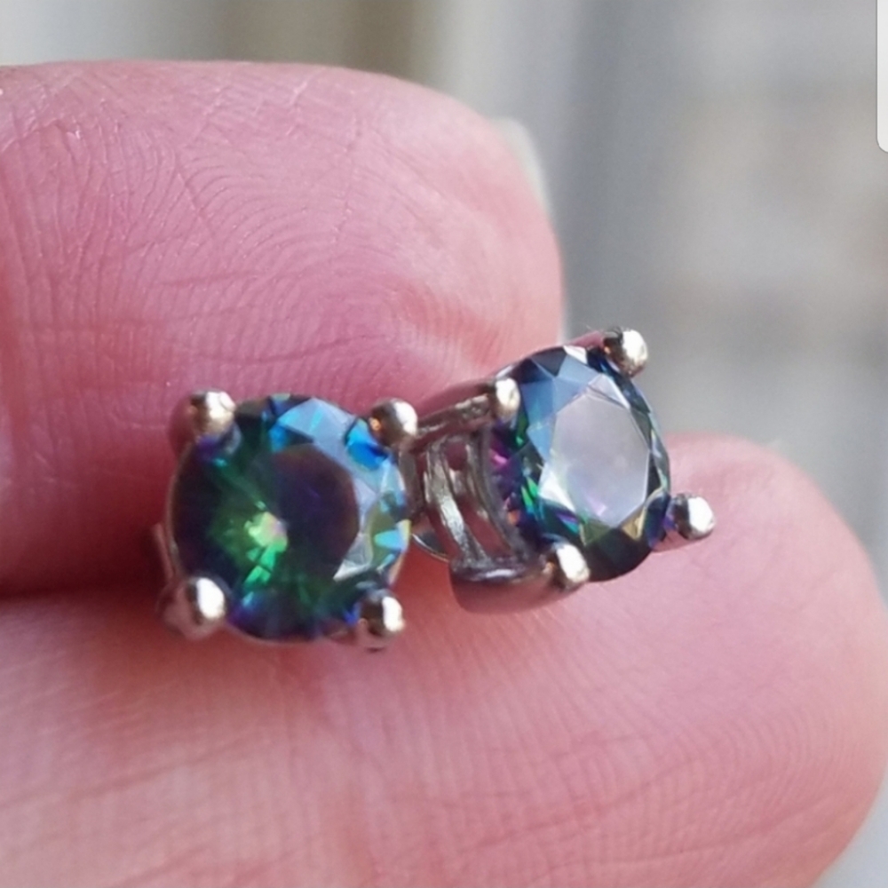 Swarovski Elements 925 Silver Solitaire Studs NEW - Picture 8 of 8